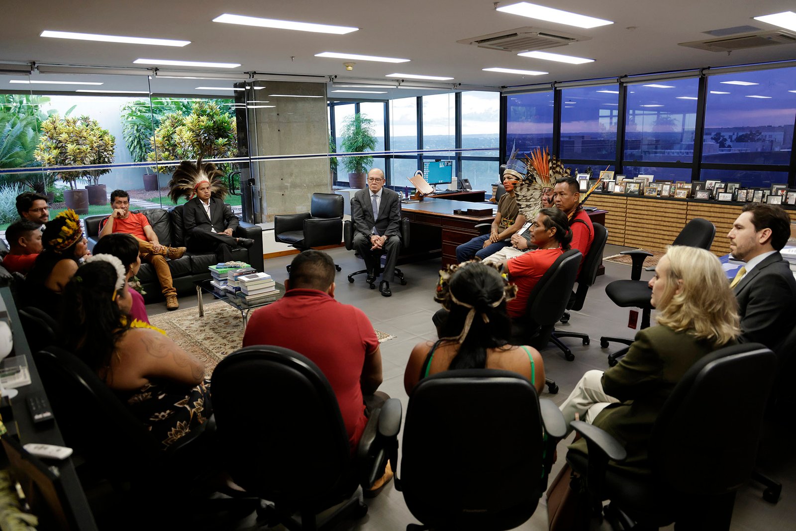 ATAQUE A INDÍGENAS NO ANO DA COP 30 7 audincia do ministro gilmar mendes com apib e lideranas indgenas 8042025 54439947149 o