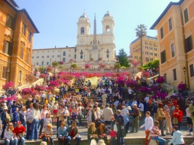 DEGRAUS DE AZALEIAS E GENTE