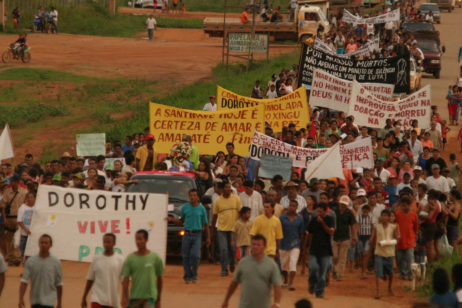 DOROTHY STANG: VINTE ANOS DEPOIS 1 foto dorothy stang enterro ana10 1920x1280 1