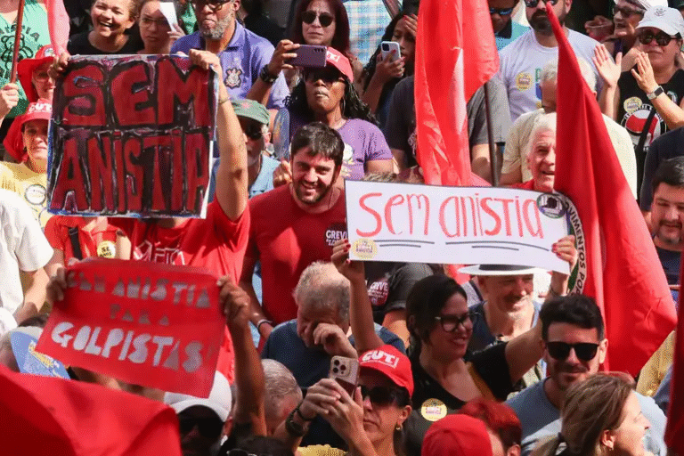 1964 e 8 de JANEIRO: PASSADO E PRESENTE SE ENCONTRAM NO BANCO DOS RÉUS