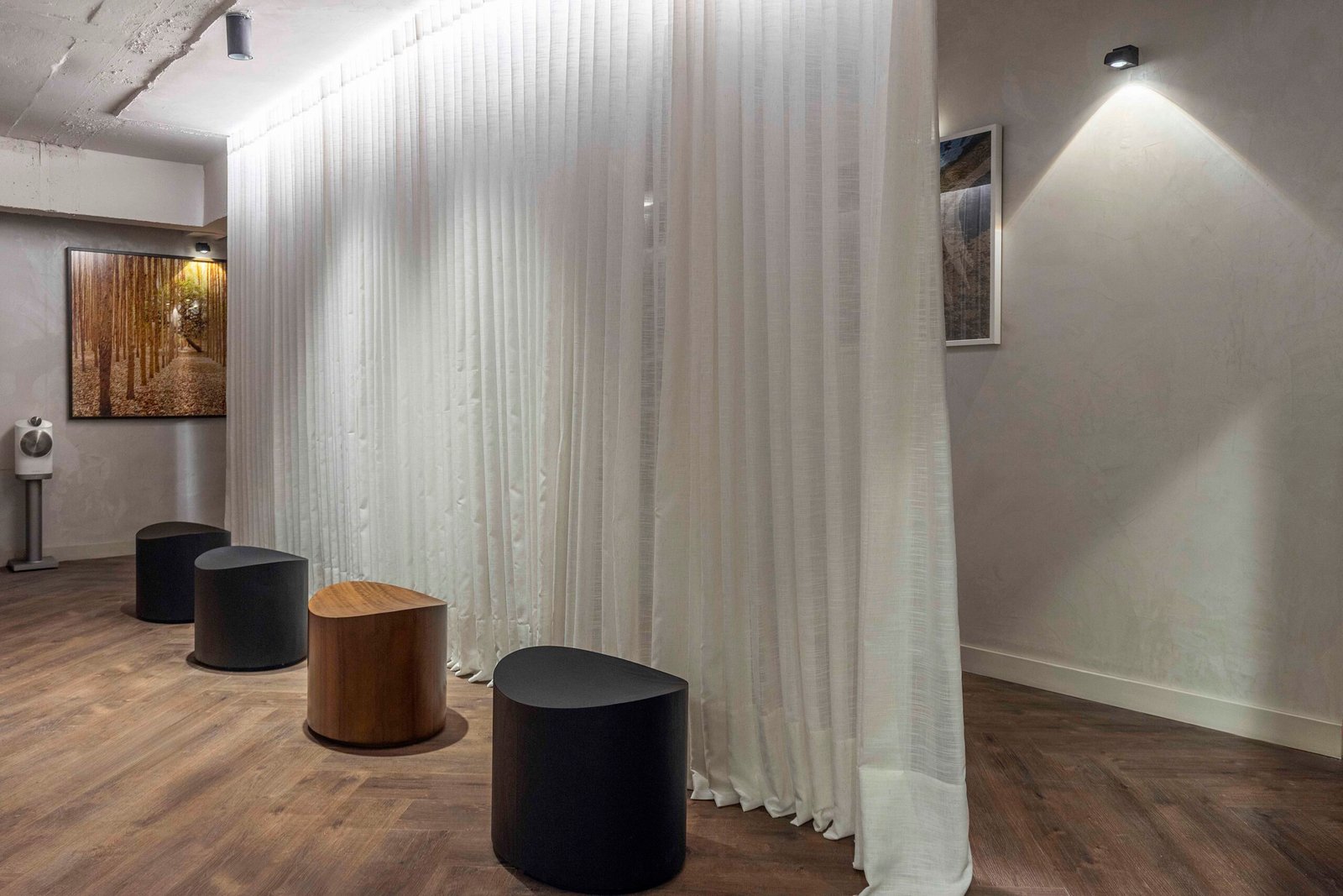 ENTRE O SONHO E O DESPERTAR: ELIENE LUCINDO TRANSFORMA O CERRADO E A ARQUITETURA DE BRASÍLIA EM POESIA NA CASACOR 1 Entre o Sonho e o Despertar: Eliene Lucindo transforma o Cerrado e a arquitetura de Brasília em poesia na CASACOR