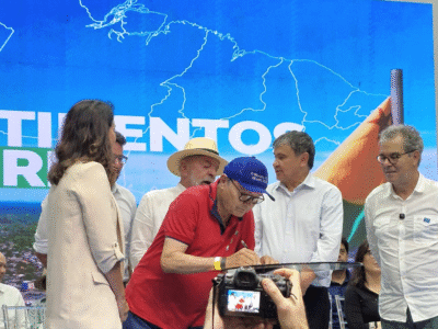 RESERVA EXTRATIVISTA CHICO MENDES VIVE TENSÃO SOCIAL E CRISE AMBIENTAL