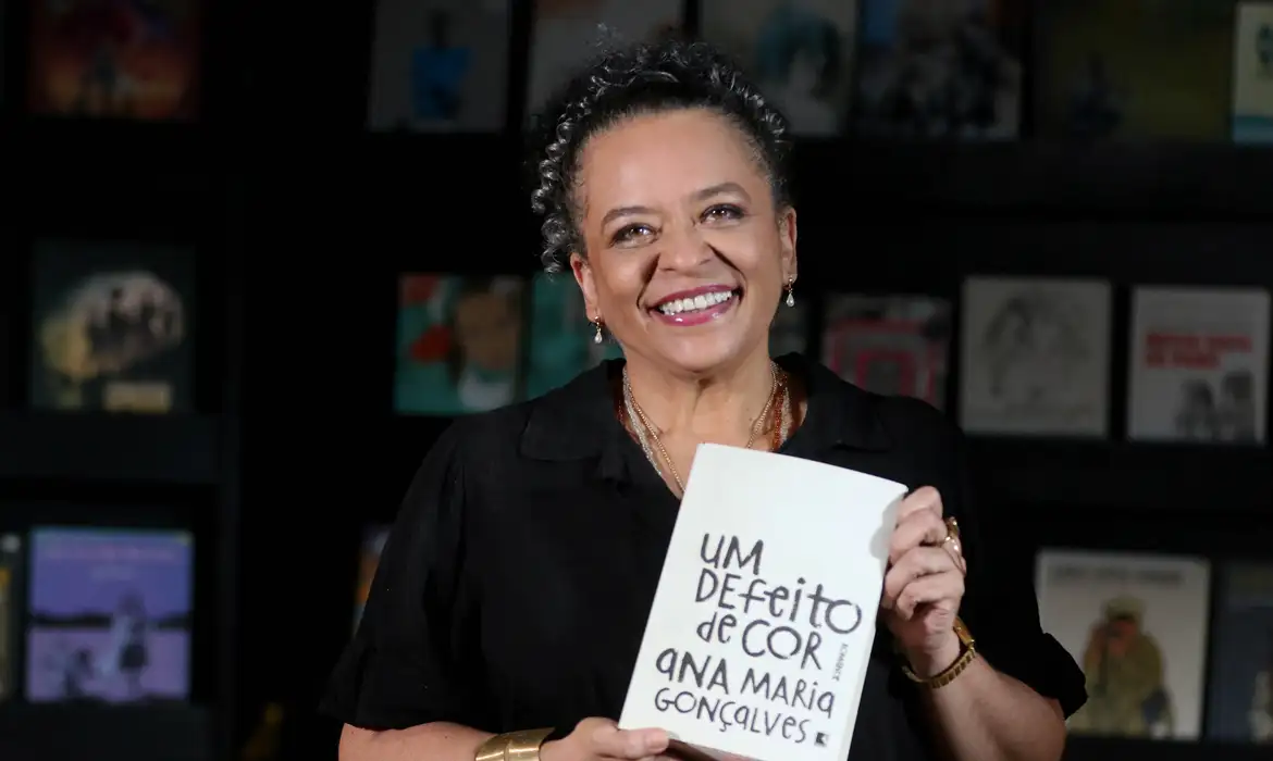 ANA MARIA GONÇALVES: PRIMEIRA MULHER NEGRA IMORTAL DA ABL