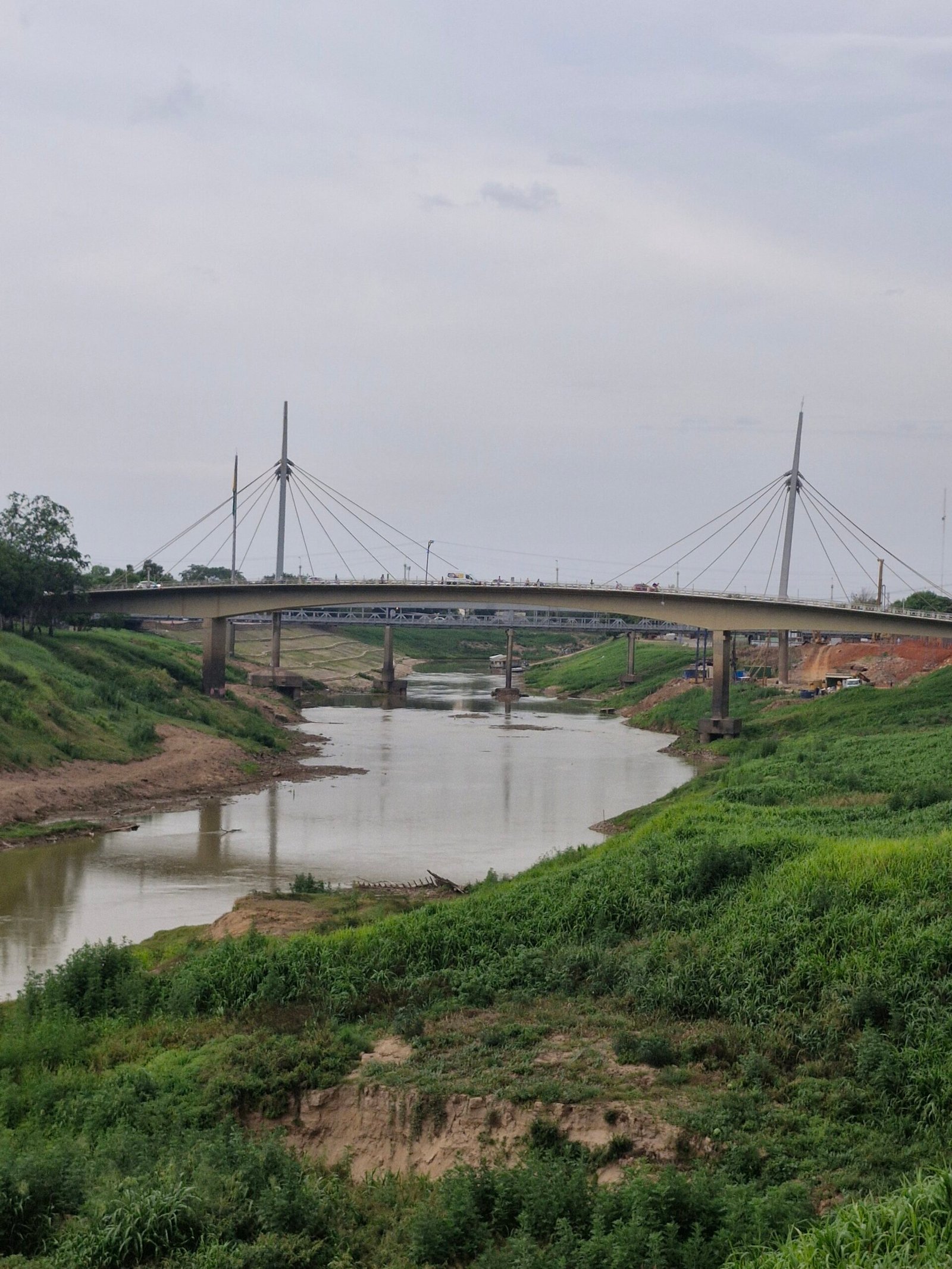 SETEMBRO: FLORES, FERIDAS E O LAMENTO DO RIO 1 1000530336 scaled