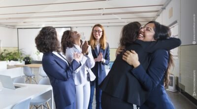 BANCÁRIAS COMEMORAM LEI QUE PREVÊ COTA FEMININA EM CONSELHOS DE EMPRESAS PÚBLICAS