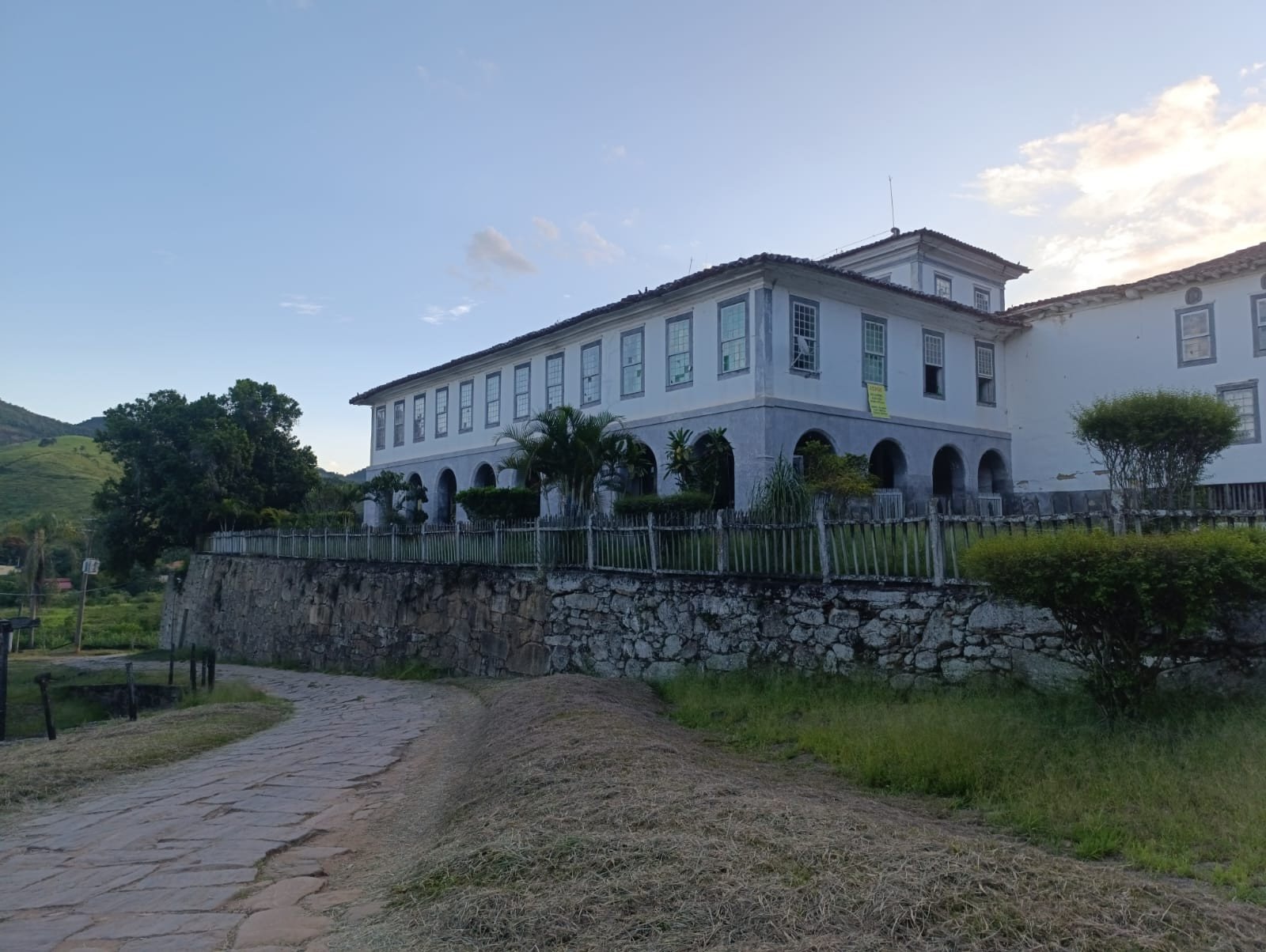 A LENDA DA CASA DAS 365 JANELAS