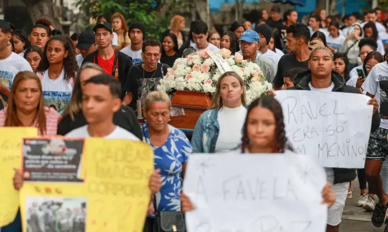 Finalmente, enfrenta-se a QUESTÃO?