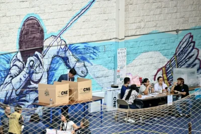 A Batalha por Tegucigalpa e a Sombra da Ingerência O recente pleito presidencial em Honduras, realizado em 30 de novembro de 2025, não foi apenas uma disputa eleitoral