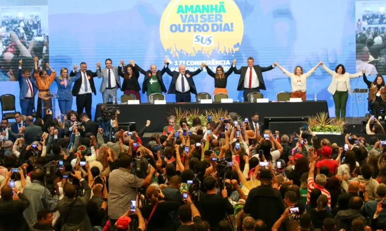 A VIDA E O CAPITAL: ACESSO A MEDICAMENTOS, DEMOCRACIA E DISPUTA ÉTICA NO BRASIL