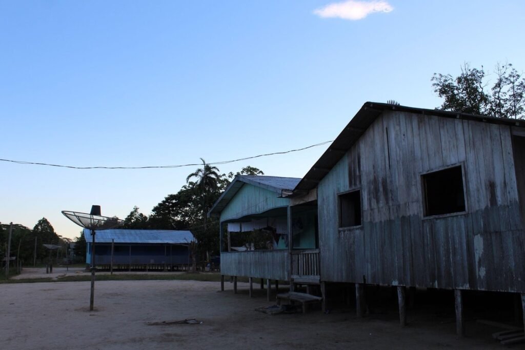 A CASA QUE NOS ACOLHE E NOS MOLDA