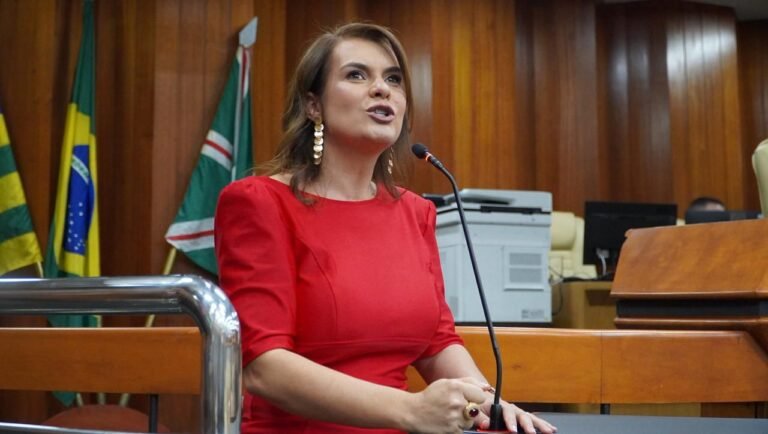 VEREADORA LUDMYLLA MORAIS: VOZ DA EDUCAÇÃO