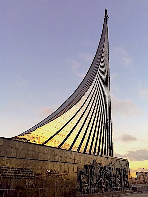 ENTRE A TERRA E O COSMOS