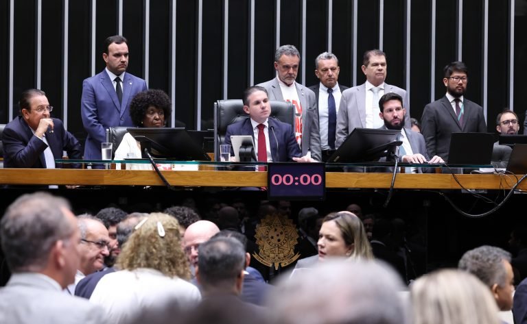 PROPOSTA PELO FIM DA ESCALA 6X1 AVANÇA PARA O SENADO 1 img20260527183422167 768x473 1