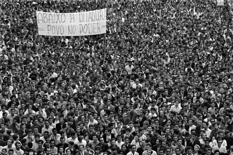 CONTRA A FOME, A CARESTIA E PELA DEMOCRACIA!