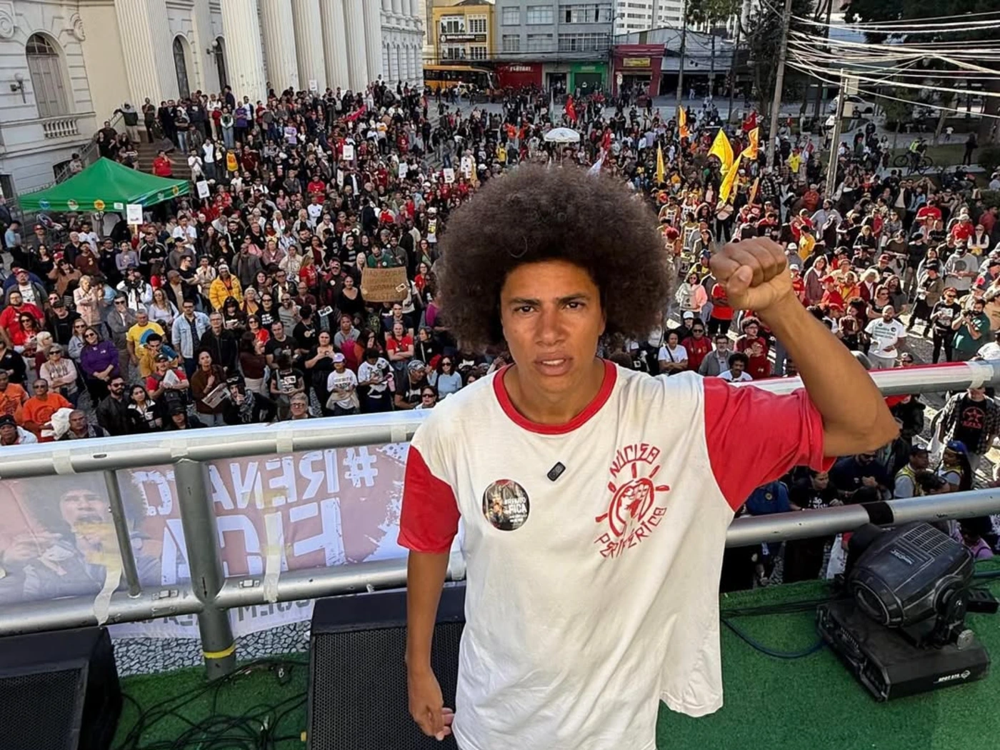 RENATO FREITAS FICA! 1 Ato em Curitiba reune milhares em defesa do mandato de Renato Freitas