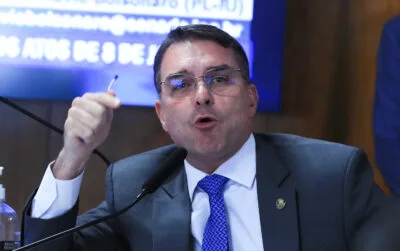 PEC 7X0: OS SENADORES QUE QUEREM AUMENTAR JORNADA E CORTAR DIREITOS