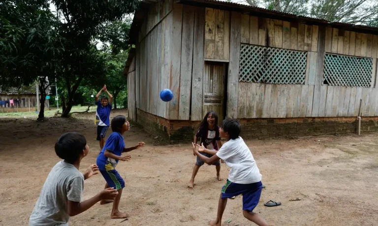 Infância perdida nas ruínas do colapso ambiental